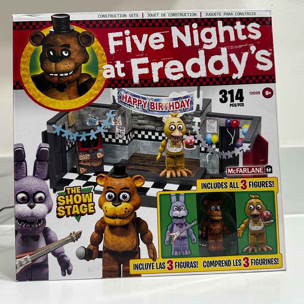 FNAF The Show Stage construction set” SUPER HARD TO FIND”